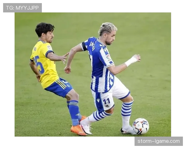 加亚边后卫风格引关注，球队战术革新获赞