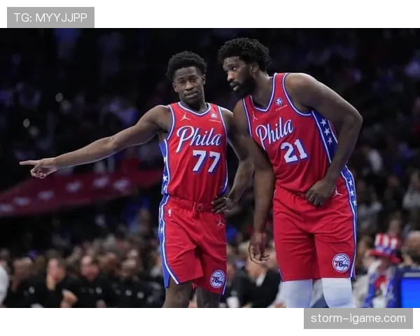 恩比德与马克西联手发威，76人队迎来连胜曙光
