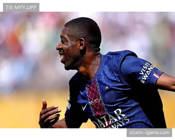 非洲足球传奇球星强势回归赛场，状态回暖引球迷热议