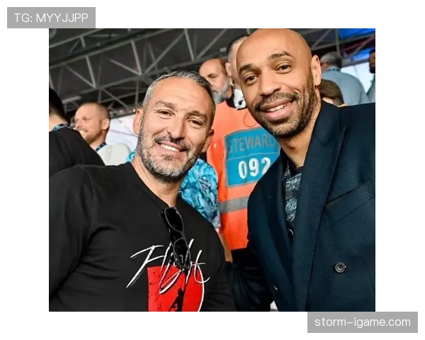 足球明星动态：转会传闻与赛季表现深度解析，助力球队提升竞争力