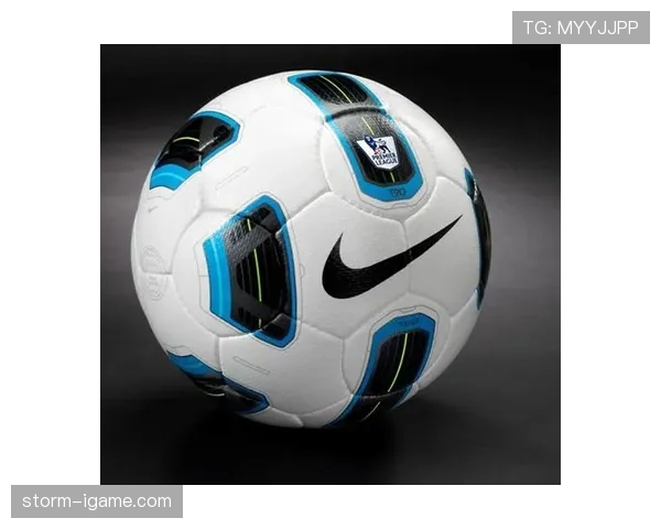 西甲联赛新球衣发布：时尚潮流与传统文化的完美融合引热议