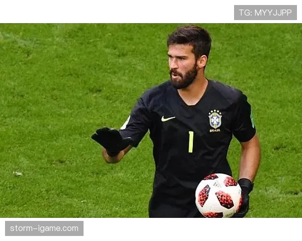 阿利松发型演变引领时尚风潮，球场巨星变身潮流先锋