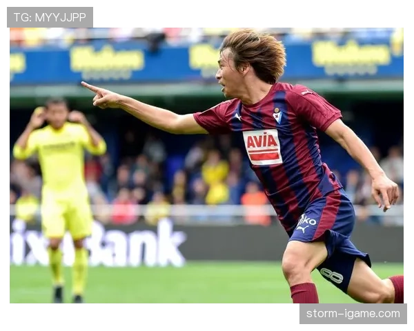 恩里克打造钢铁防线:防守体系成球队稳健竞争力关键 恩里克打造钢铁防线:防守体系成球队稳健竞争力关键