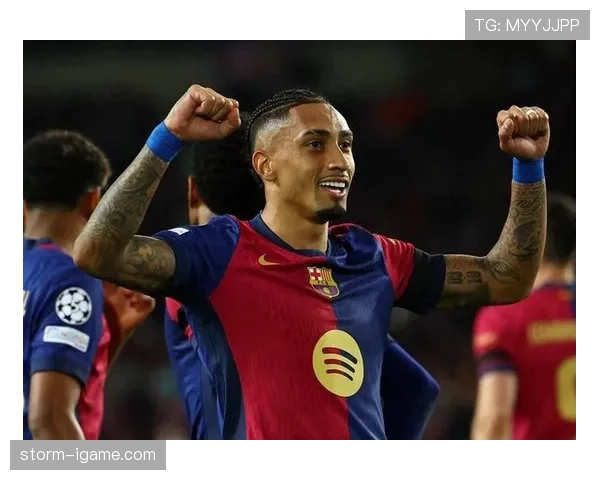 拉菲尼亚助力球队赢得关键胜利,展现速度优势状态持续提升 拉菲尼亚助力球队赢得关键胜利,展现速度优势状态持续提升