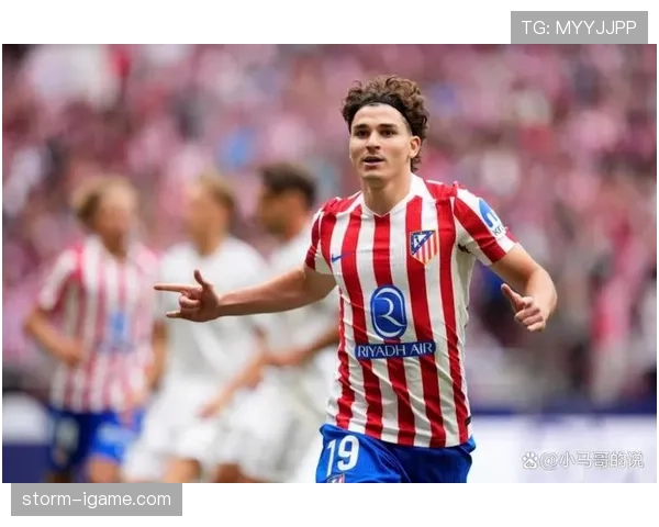 阿尔瓦雷斯持续提升,拳坛新星在比赛中表现稳健引人关注 阿尔瓦雷斯持续提升,拳坛新星在比赛中表现稳健引人关注