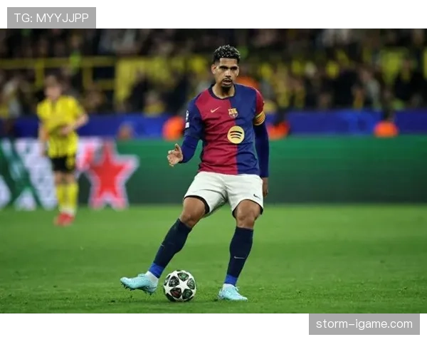 阿劳霍防线领导力持续提升，巴萨后防稳定性增强