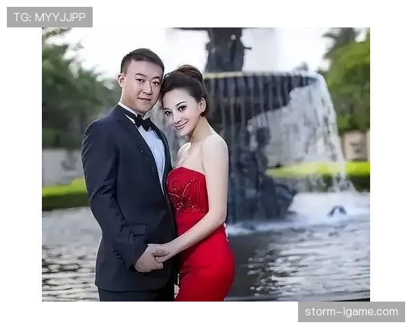 马琳这训练完直接瘫沙发啃鸡翅的样子，跟场上那个拼命三郎真是同一个人？